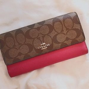 COACH TRIFOLD WALLET, in  KHAKI & RASPBERRY